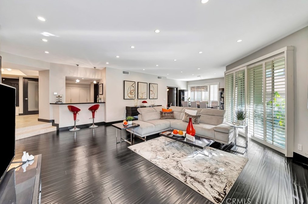 17140 Burbank Blvd #206, Van Nuys, CA 91316