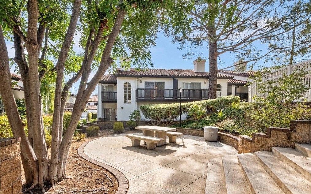 5533 Spanish Oak Ln #e, Calabasas, CA 91377