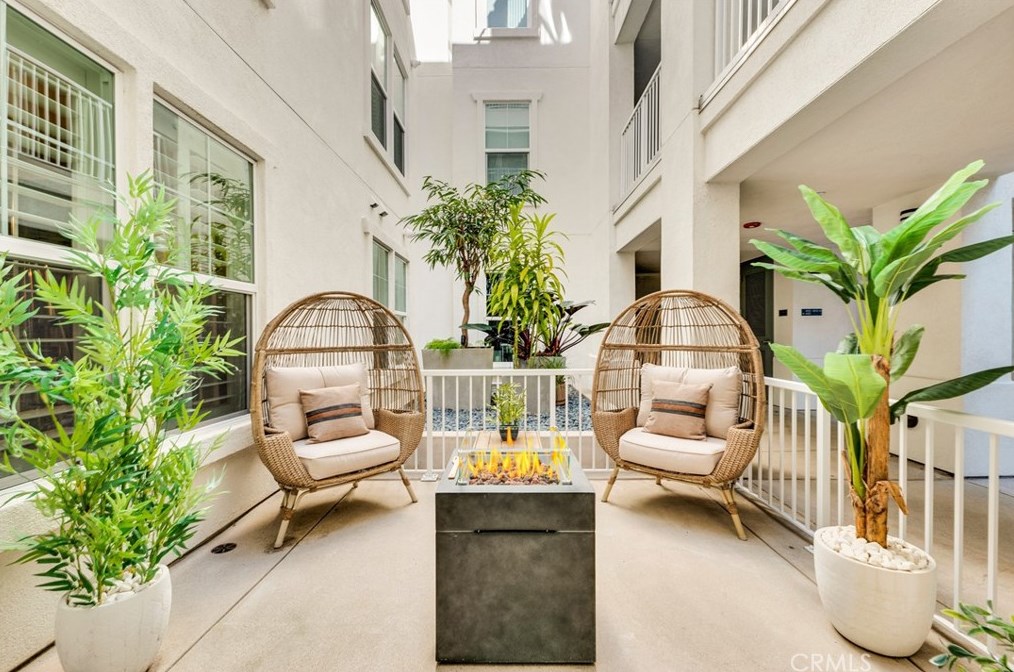 4018 Tradewinds Dr, Oxnard CA  93035-0014 exterior