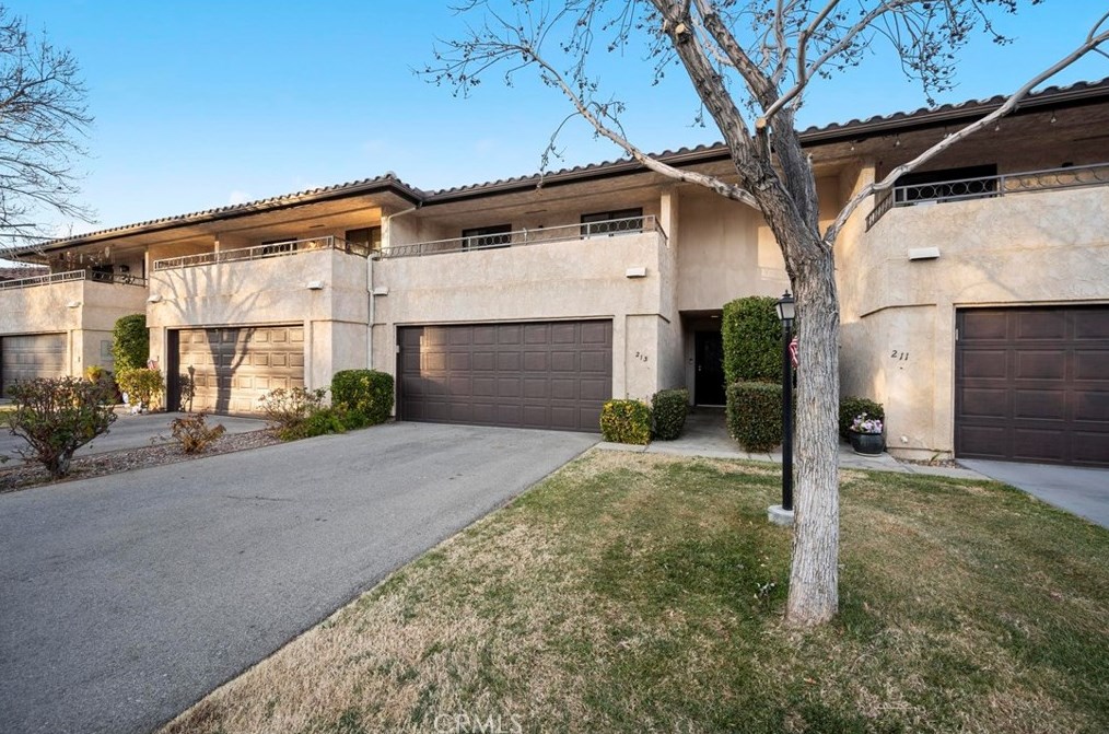 213 Eagle Ln, Palmdale, CA 93551