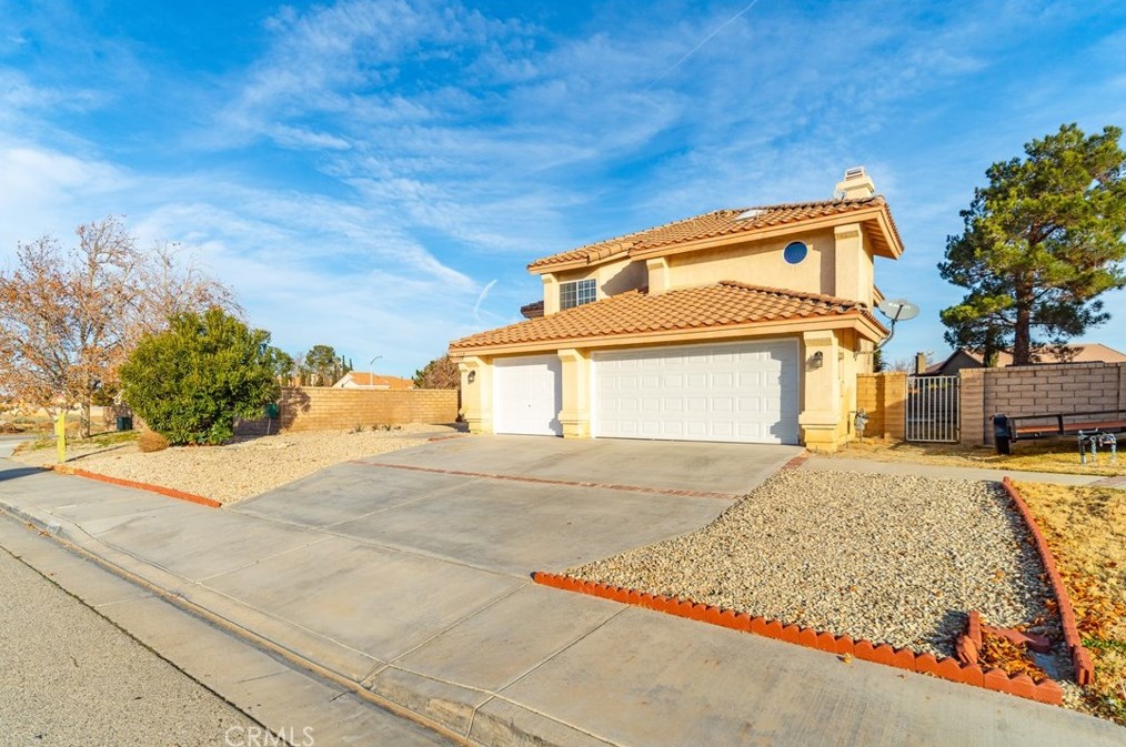6107 Meredith Ave, Palmdale, CA 93552-4017