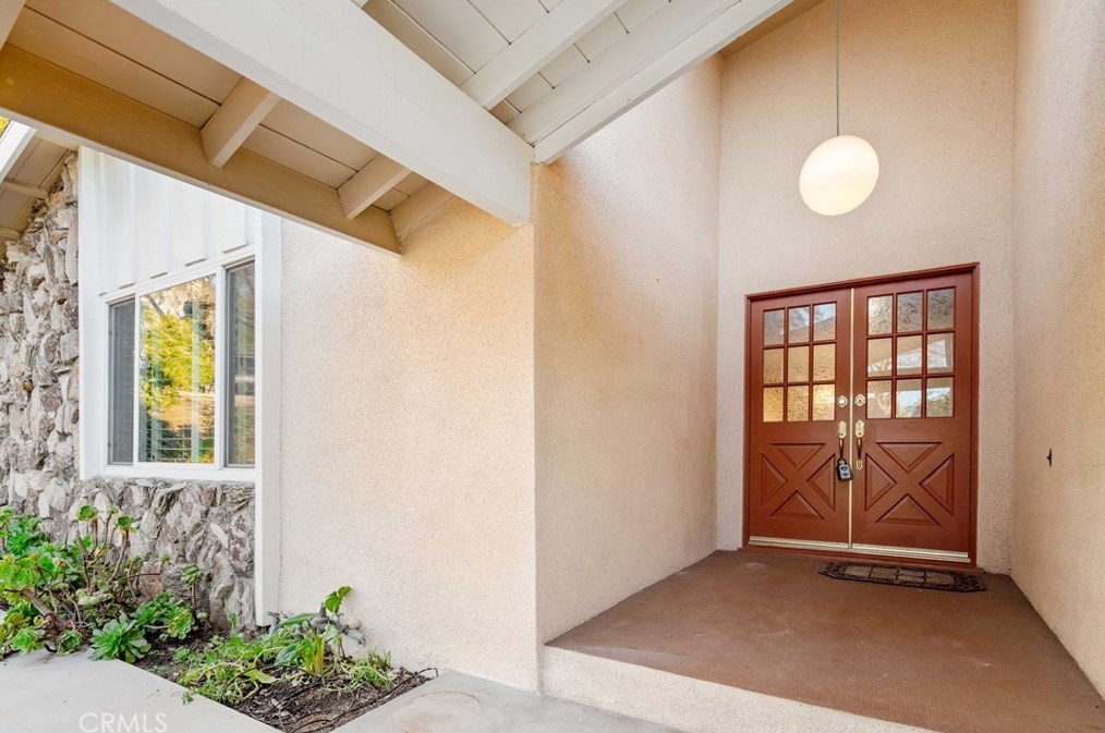 22323 Barbacoa Dr, Santa Clarita, CA 91350