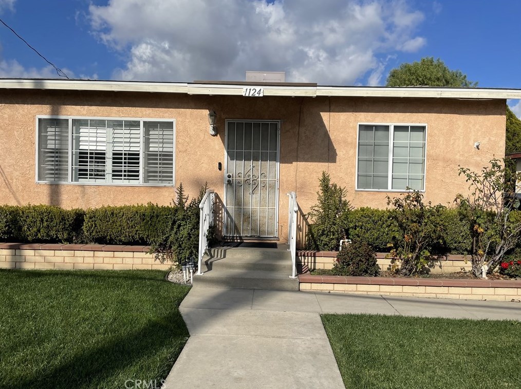 1124 16th St, San Bernardino, CA 92411-1402