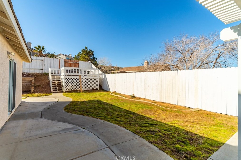 38437 Cougar Pass, Palmdale CA  93551-5017 exterior