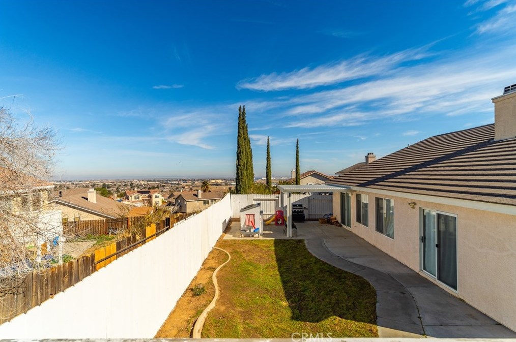 38437 Cougar Pass, Palmdale CA  93551-5017 exterior