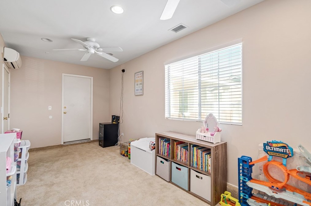 38437 Cougar Pass, Palmdale CA  93551-5017 exterior