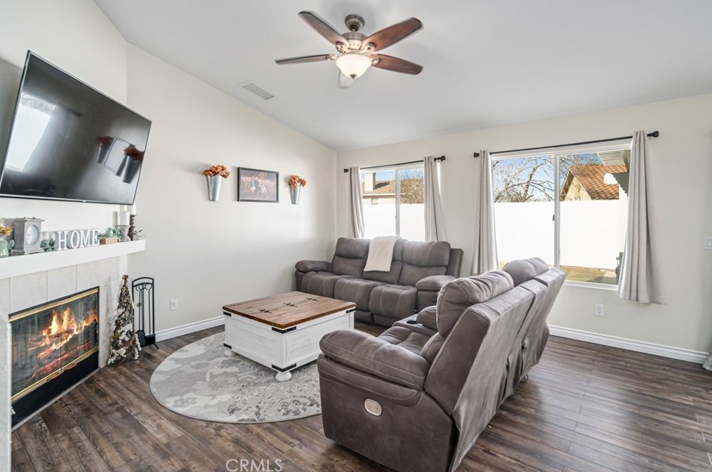 38437 Cougar Pass, Palmdale CA  93551-5017 exterior