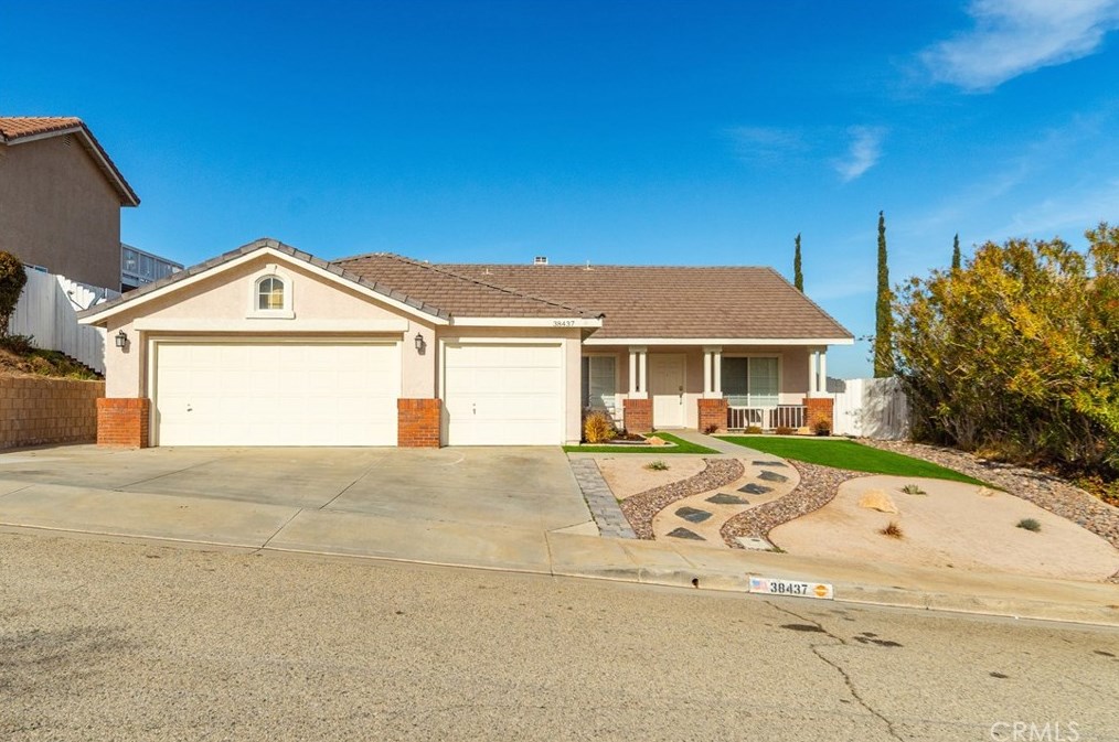 38437 Cougar Pass, Palmdale CA  93551-5017 exterior