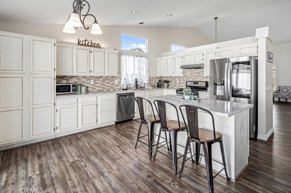 38437 Cougar Pass, Palmdale CA  93551-5017 exterior