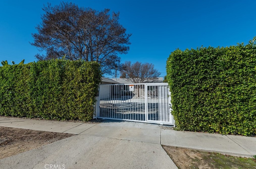 7649 Atoll Ave, North Hollywood, CA 91605-1909