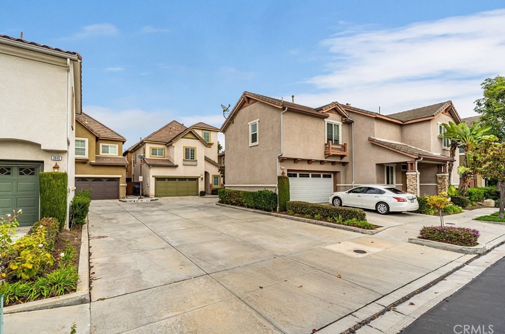 3633 W Luther Ln, Inglewood, CA 90305