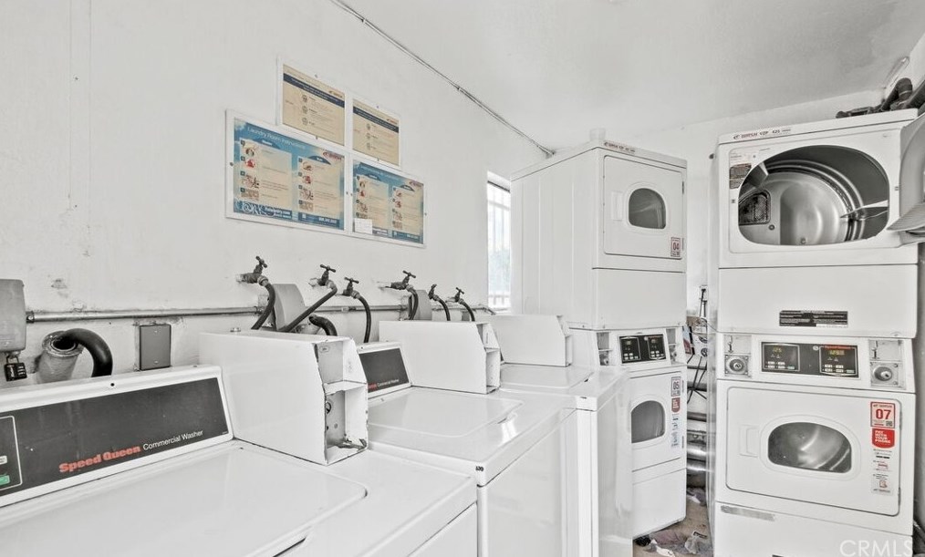 9054 Willis Ave, Van Nuys CA  91402-1563 exterior