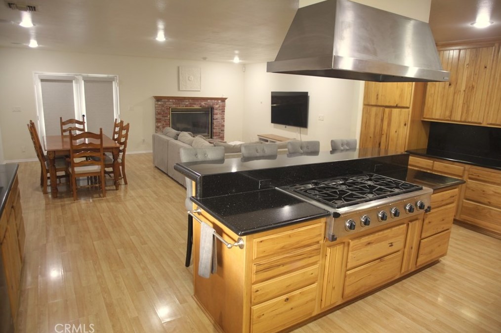 1092 Wilson Dr, Simi Valley, CA 93065