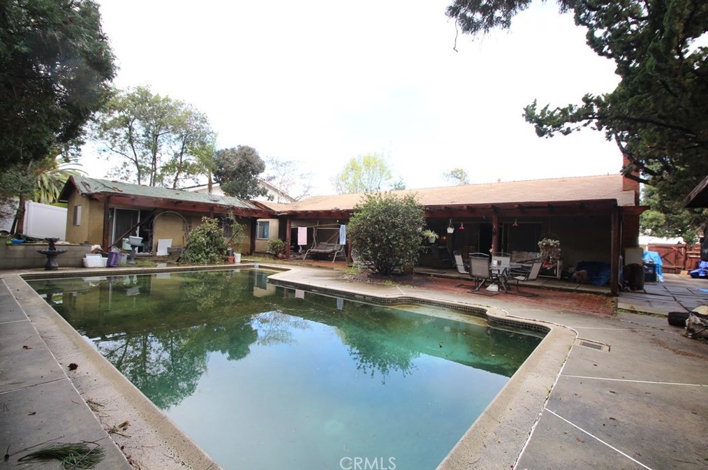 186 Sidlee St, Thousand Oaks, CA 91360-3232