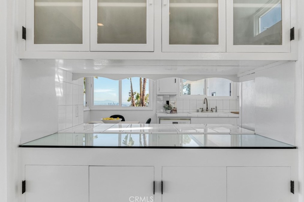 8600 Skyline Dr, Los Angeles CA  90046-1420 exterior