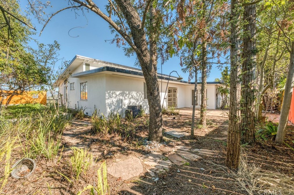 8600 Skyline Dr, Los Angeles CA  90046-1420 exterior