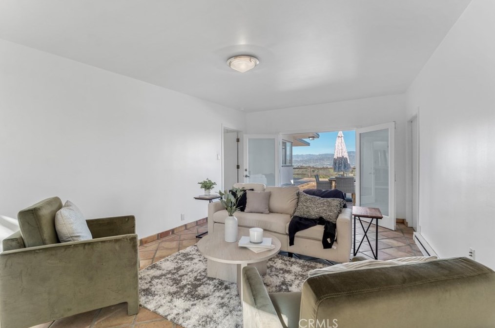 8600 Skyline Dr, Los Angeles CA  90046-1420 exterior