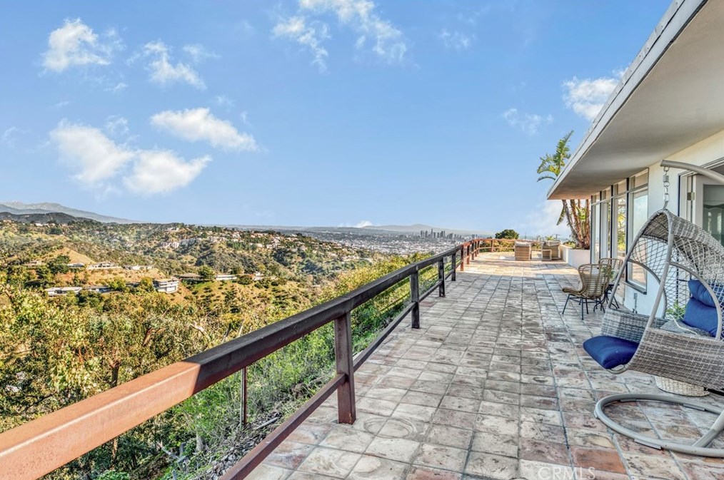 8600 Skyline Dr, Los Angeles CA  90046-1420 exterior