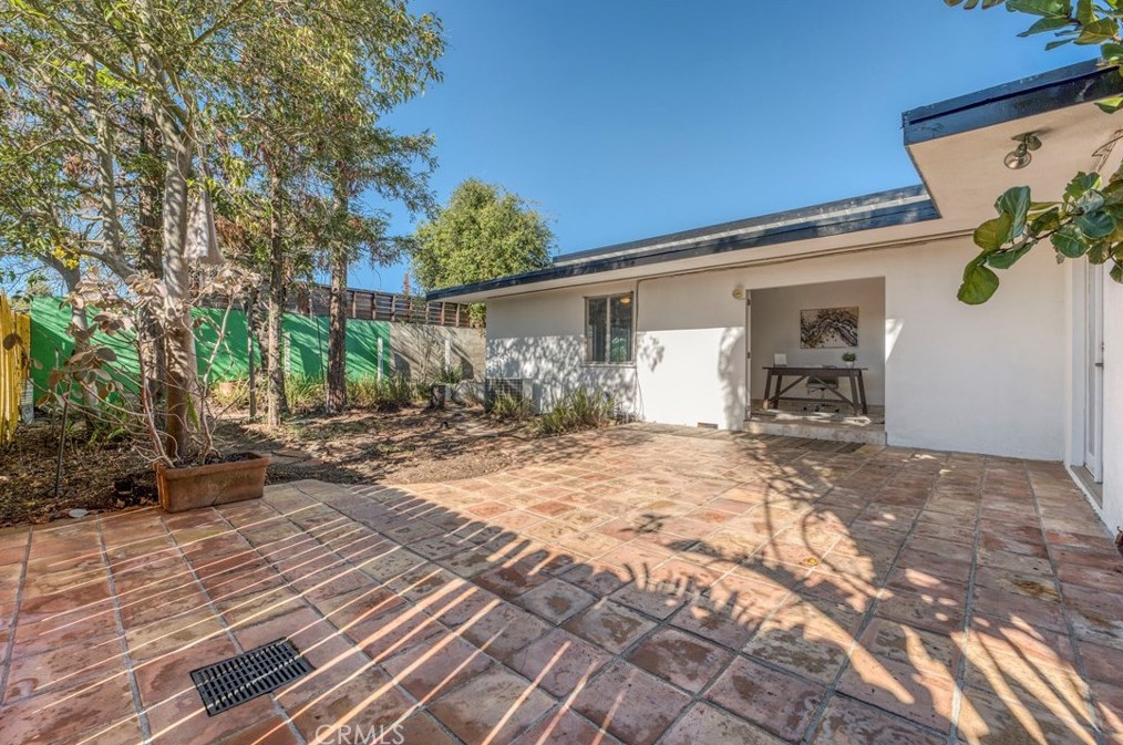 8600 Skyline Dr, Los Angeles CA  90046-1420 exterior