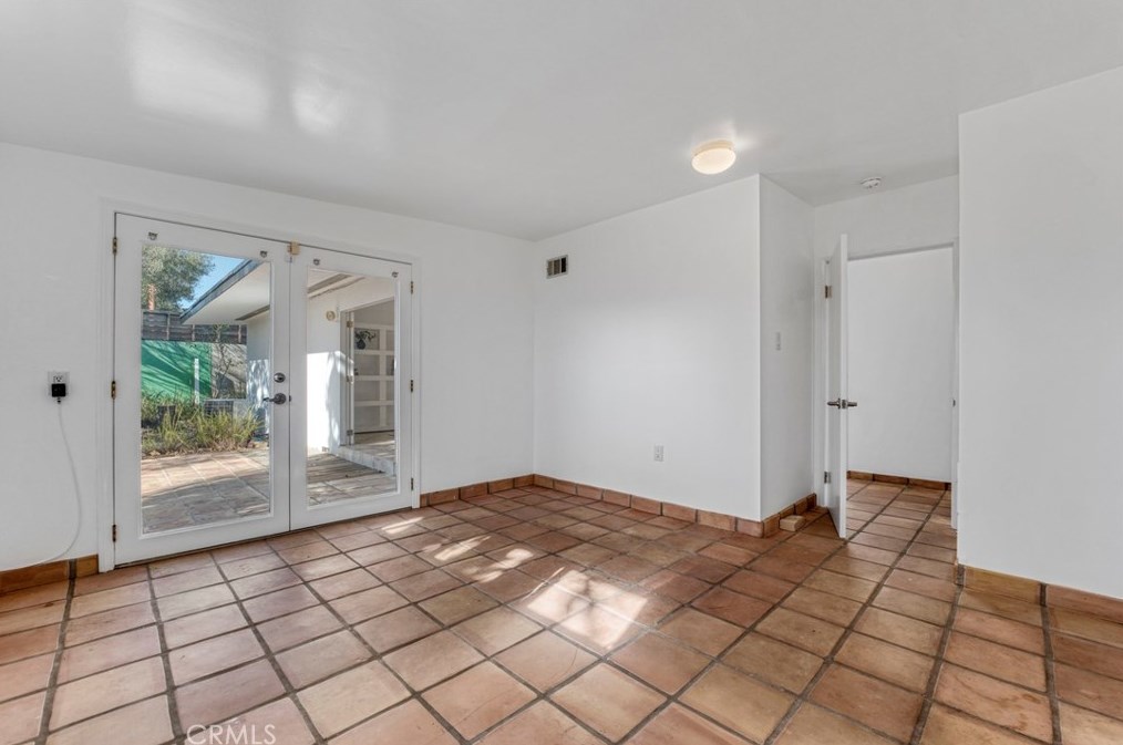 8600 Skyline Dr, Los Angeles CA  90046-1420 exterior