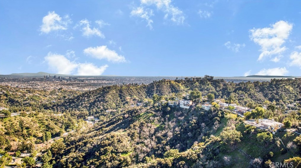 8600 Skyline Dr, Los Angeles CA  90046-1420 exterior