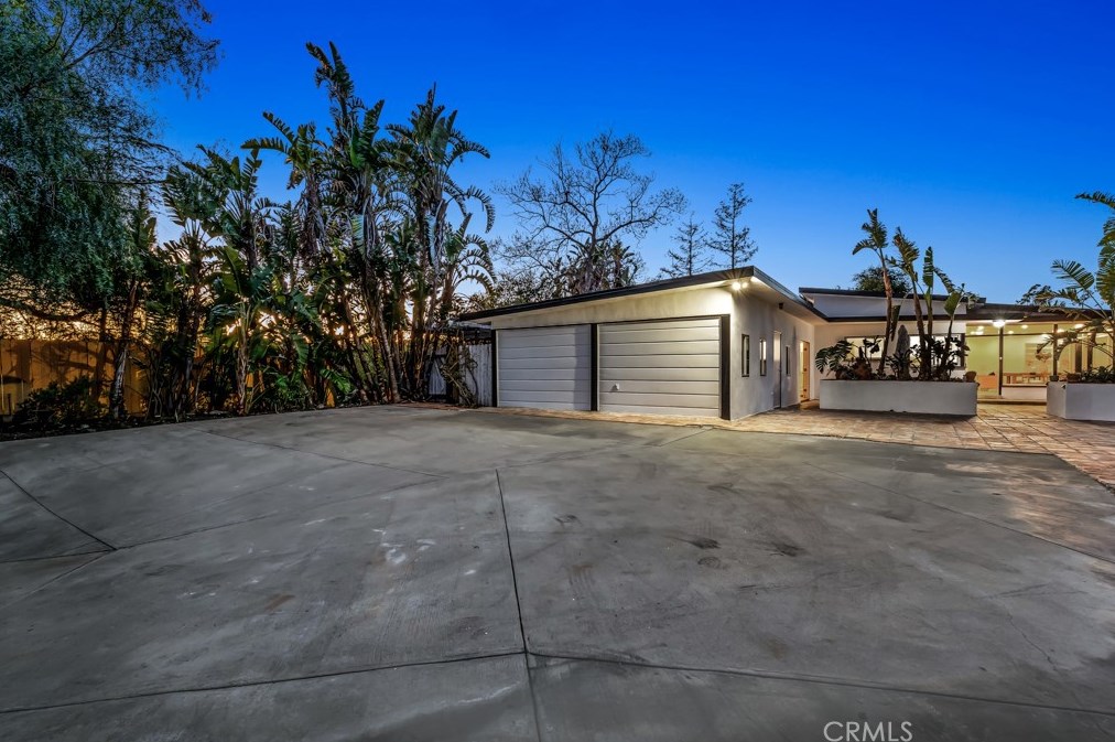 8600 Skyline Dr, Los Angeles CA  90046-1420 exterior