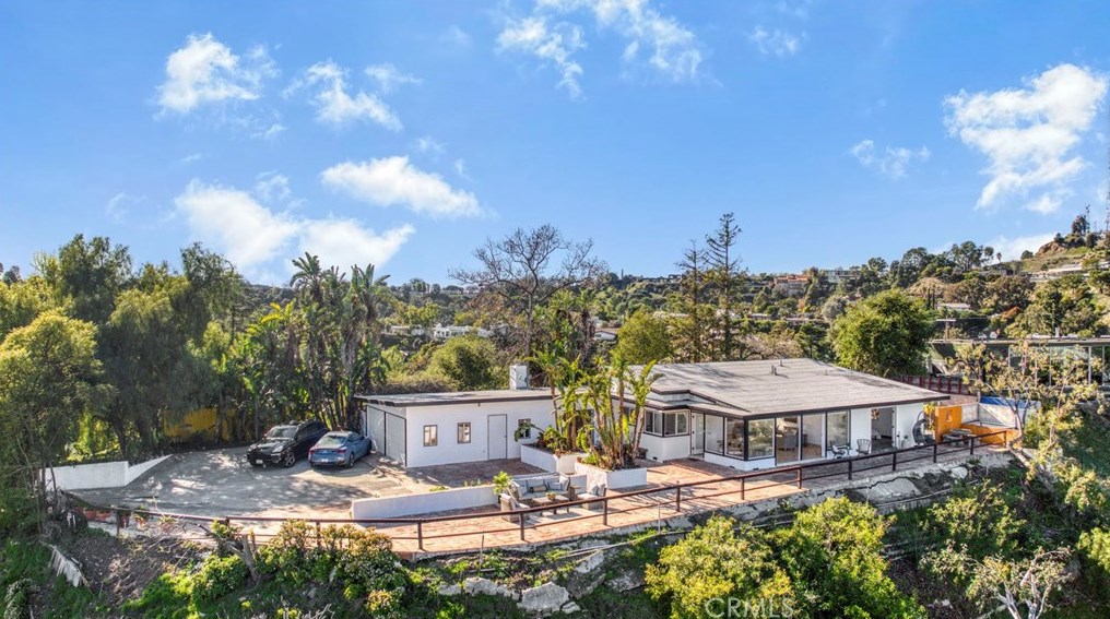 8600 Skyline Dr, Los Angeles CA  90046-1420 exterior