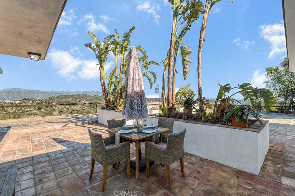 8600 Skyline Dr, Los Angeles CA  90046-1420 exterior