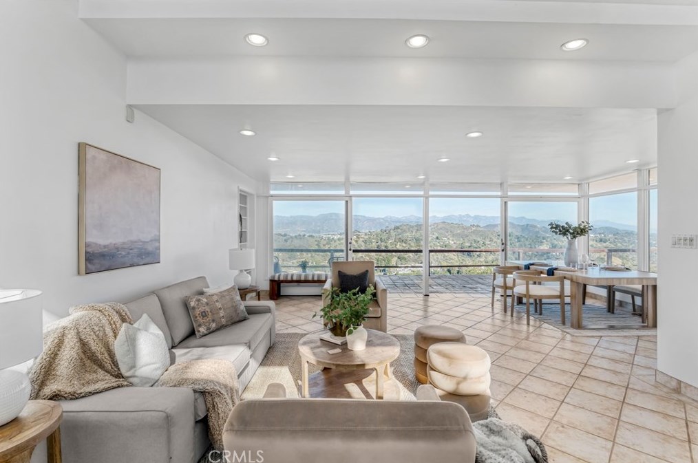 8600 Skyline Dr, Los Angeles CA  90046-1420 exterior