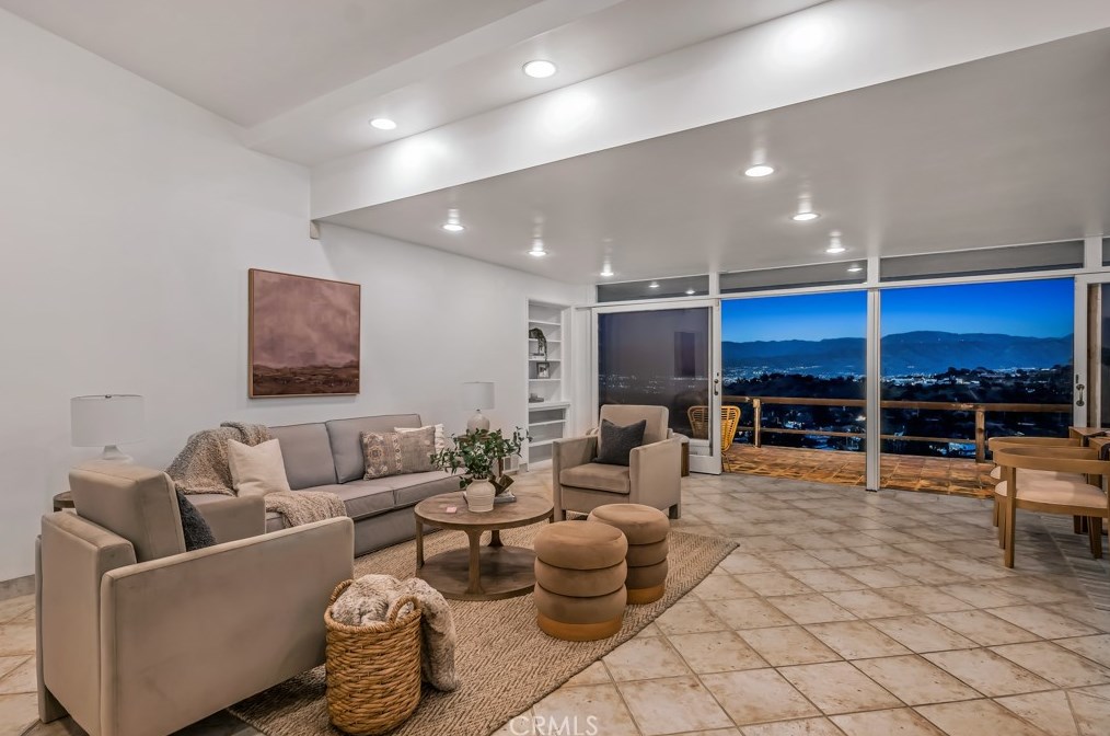 8600 Skyline Dr, Los Angeles CA  90046-1420 exterior