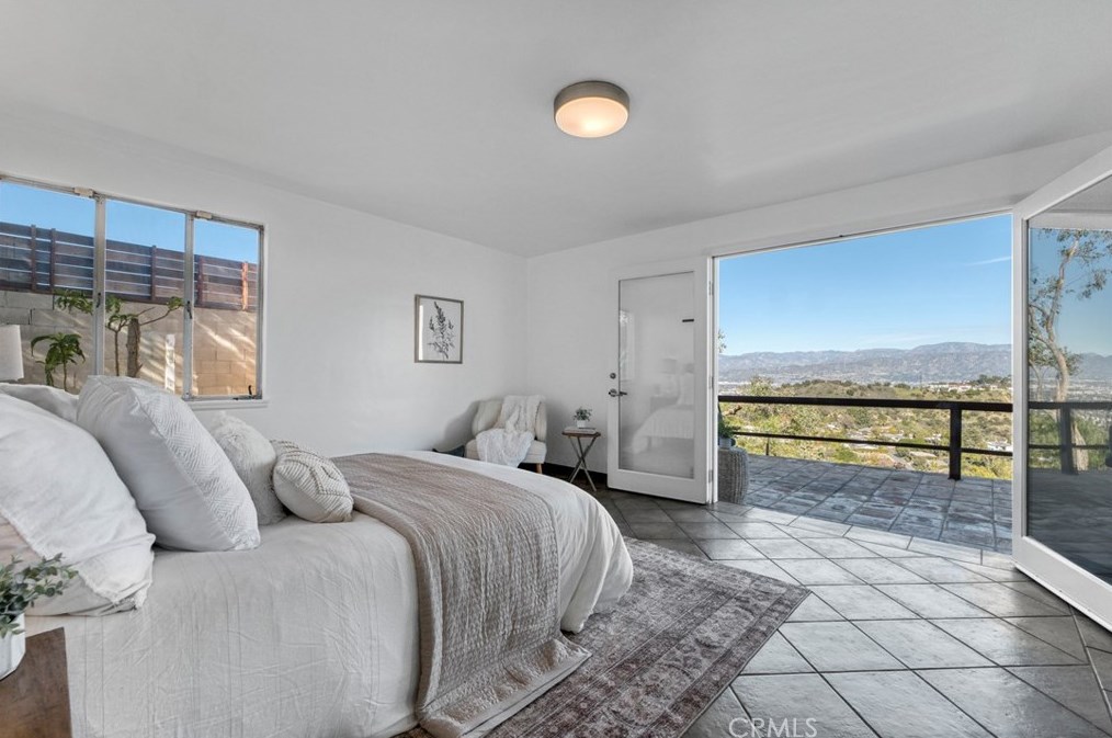 8600 Skyline Dr, Los Angeles CA  90046-1420 exterior