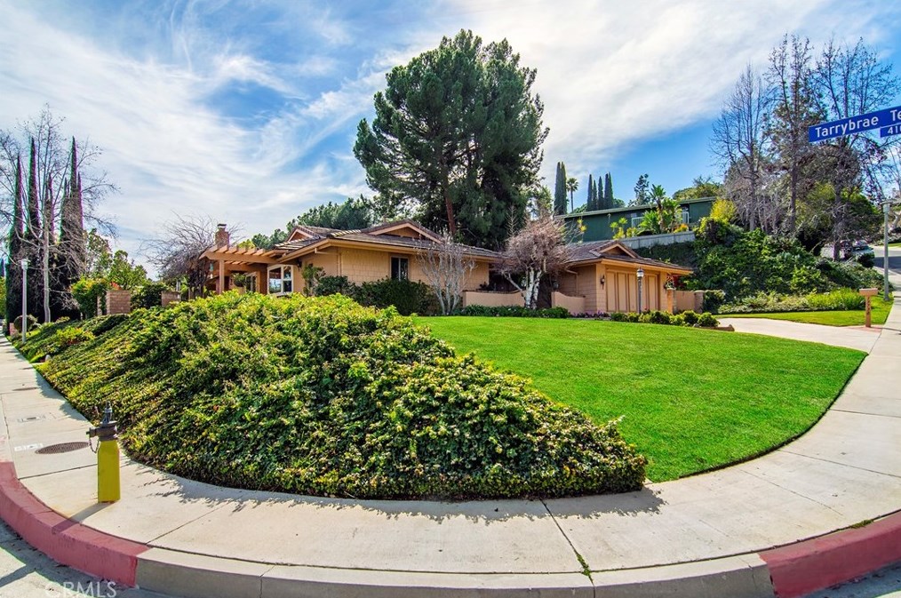 19730 Greenbriar Dr, Los Angeles CA  91356-5427 exterior