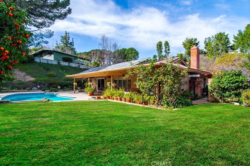 19730 Greenbriar Dr, Los Angeles CA  91356-5427 exterior