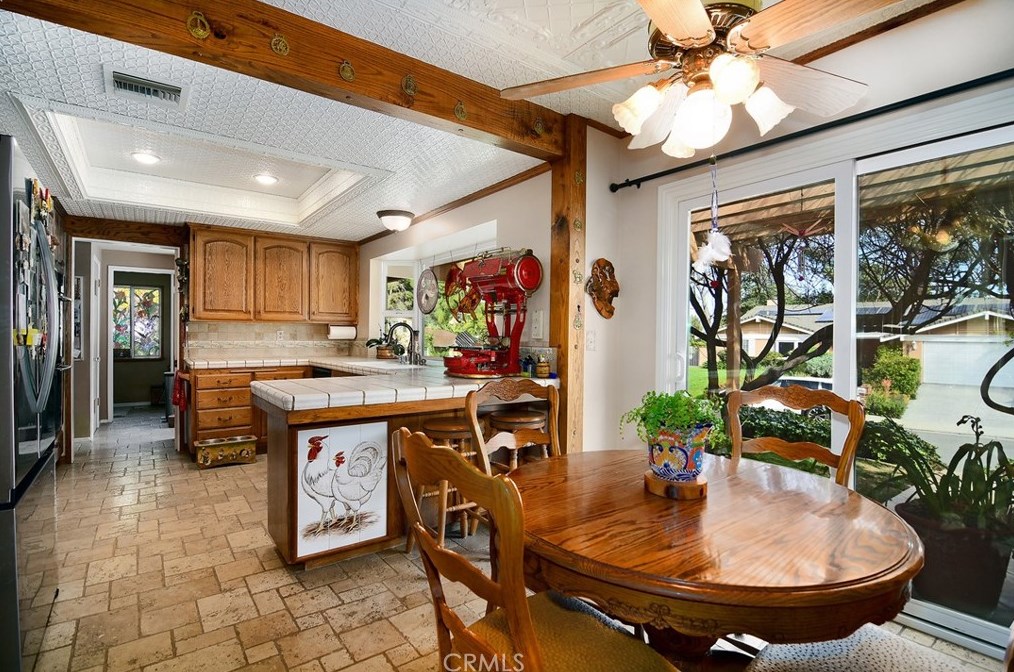 19730 Greenbriar Dr, Los Angeles CA  91356-5427 exterior