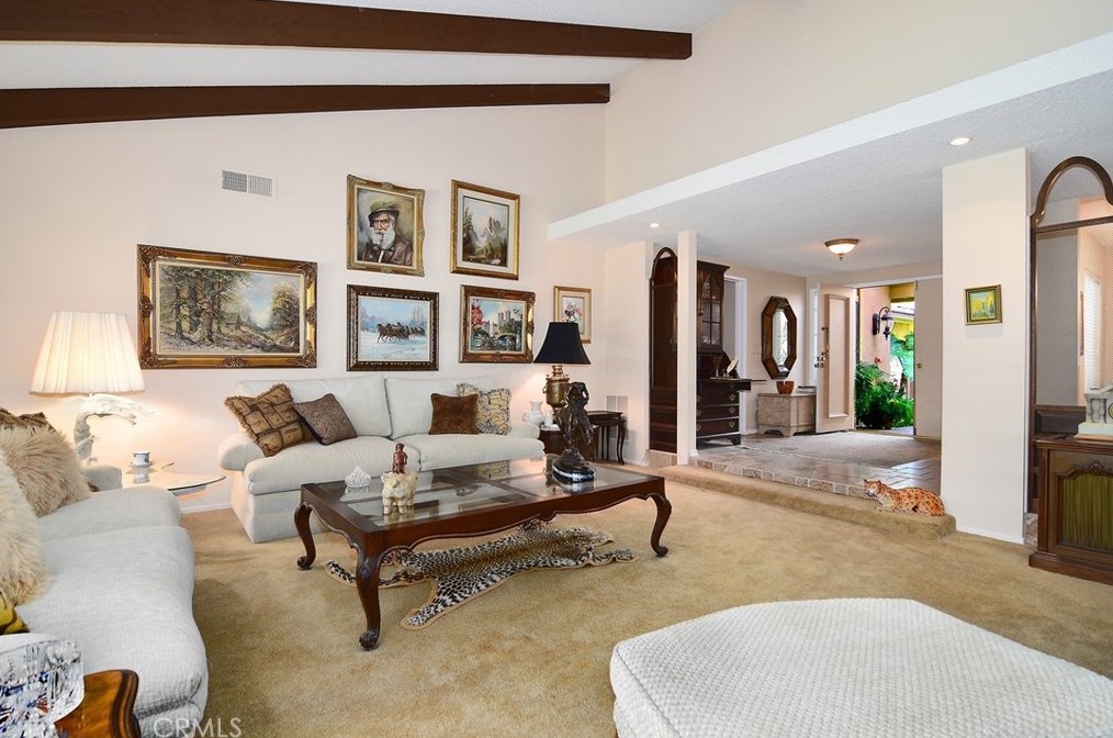 19730 Greenbriar Dr, Los Angeles CA  91356-5427 exterior