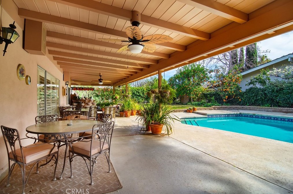 19730 Greenbriar Dr, Los Angeles CA  91356-5427 exterior