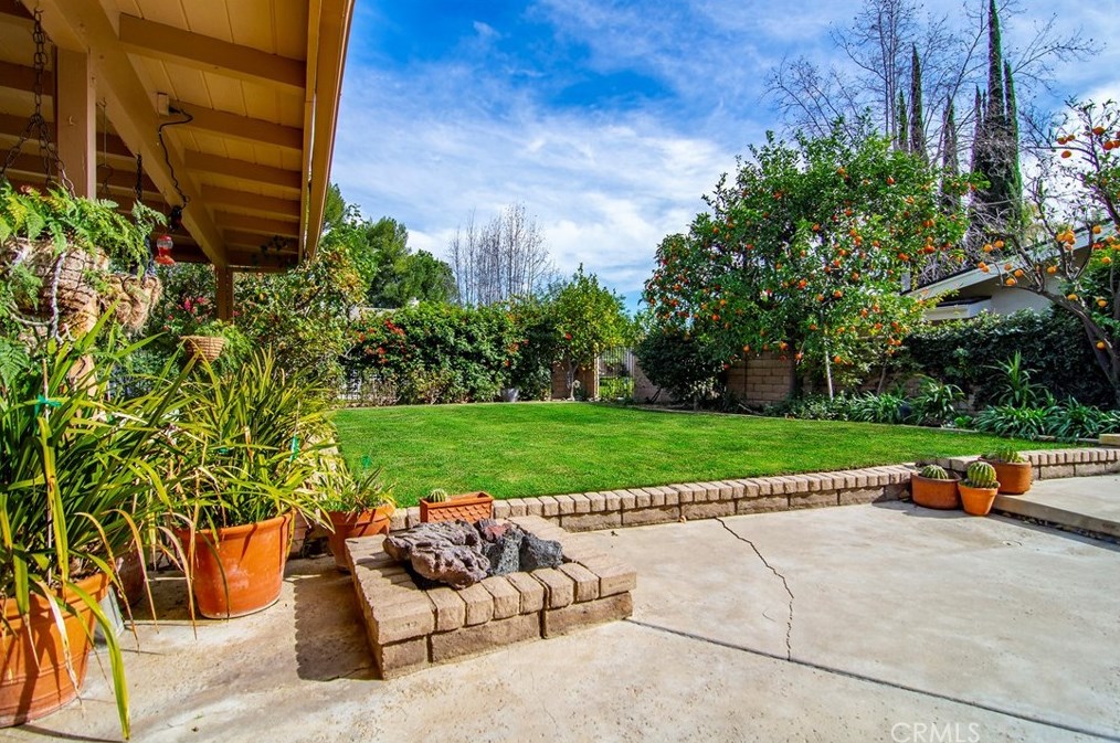 19730 Greenbriar Dr, Los Angeles CA  91356-5427 exterior