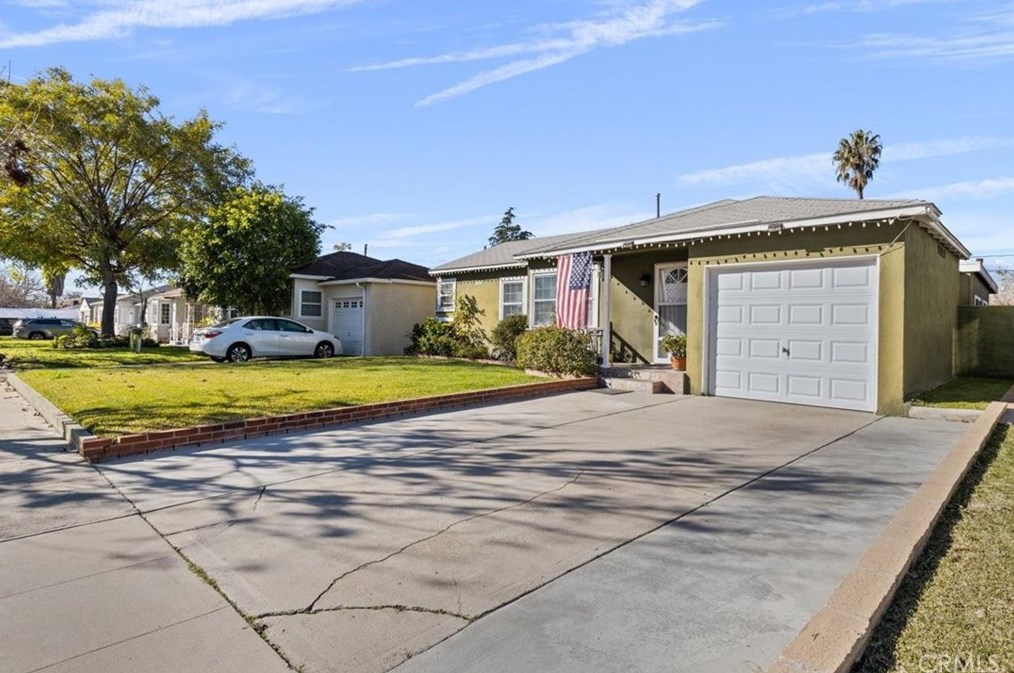 2049 N Screenland Dr, Burbank, CA 91505