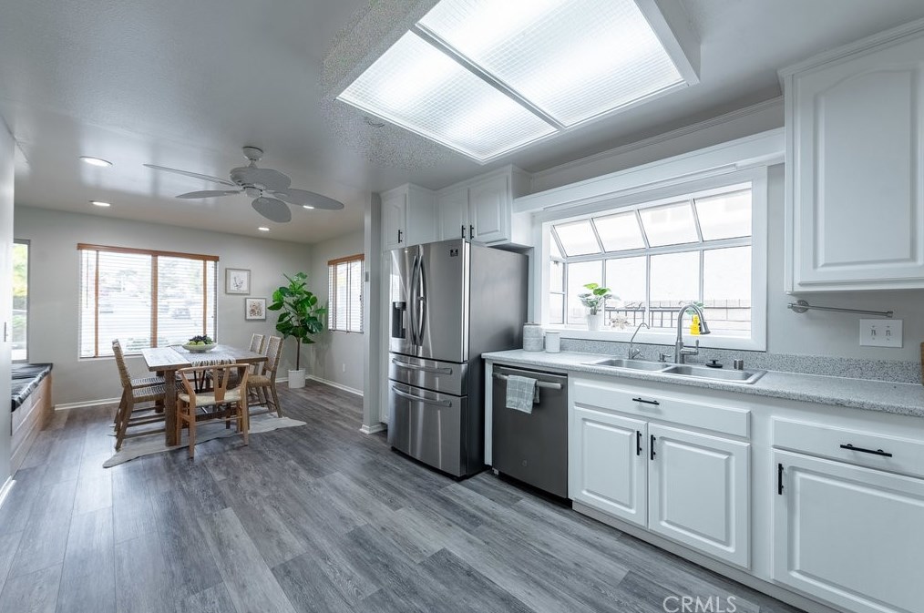 23128 Calvello Dr, Santa Clarita CA  91354-1360 exterior
