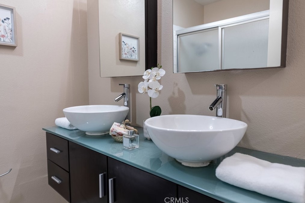 23128 Calvello Dr, Santa Clarita CA  91354-1360 exterior