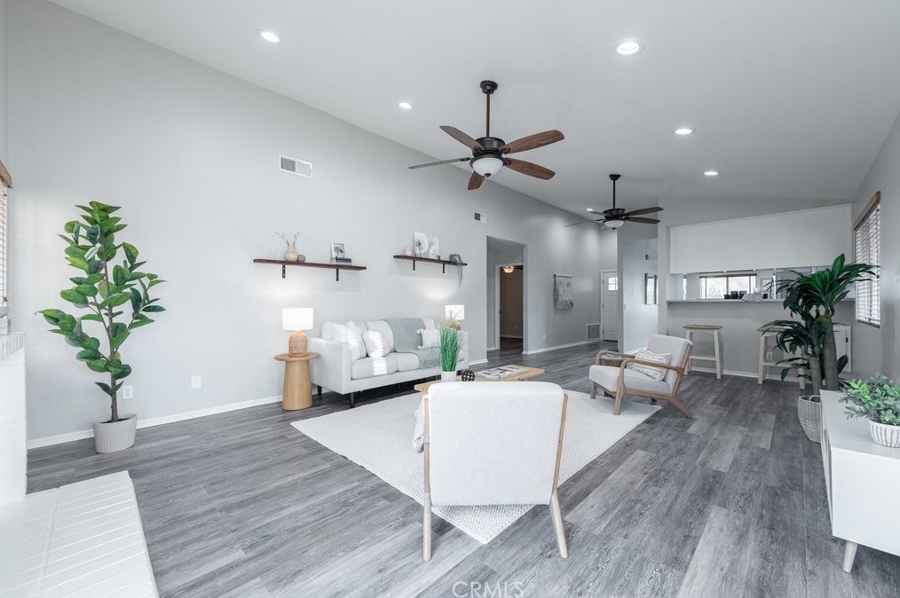 23128 Calvello Dr, Santa Clarita CA  91354-1360 exterior