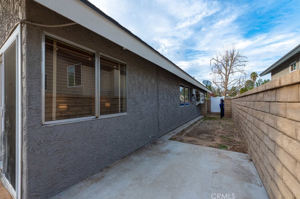 23128 Calvello Dr, Santa Clarita CA  91354-1360 exterior