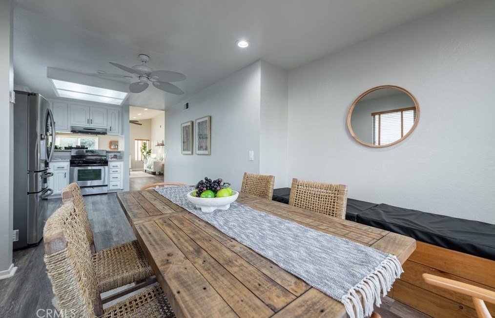 23128 Calvello Dr, Santa Clarita CA  91354-1360 exterior