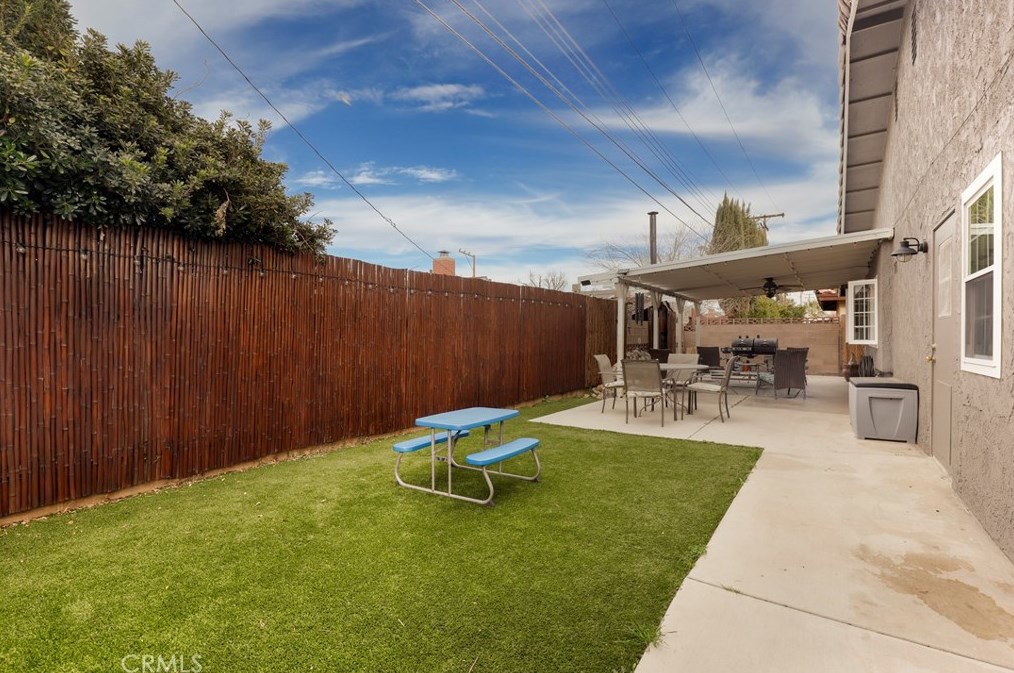 609 Avenue, Lancaster CA exterior