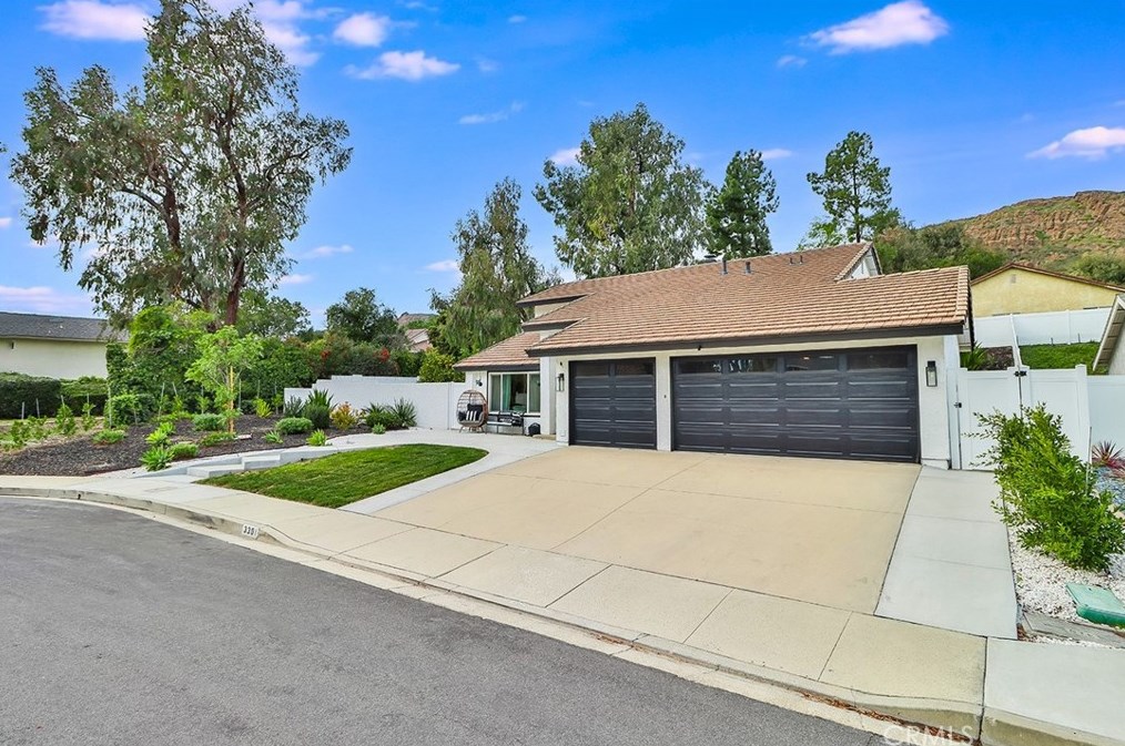 3301 Storm Cloud St, Thousand Oaks, CA 91360-1043