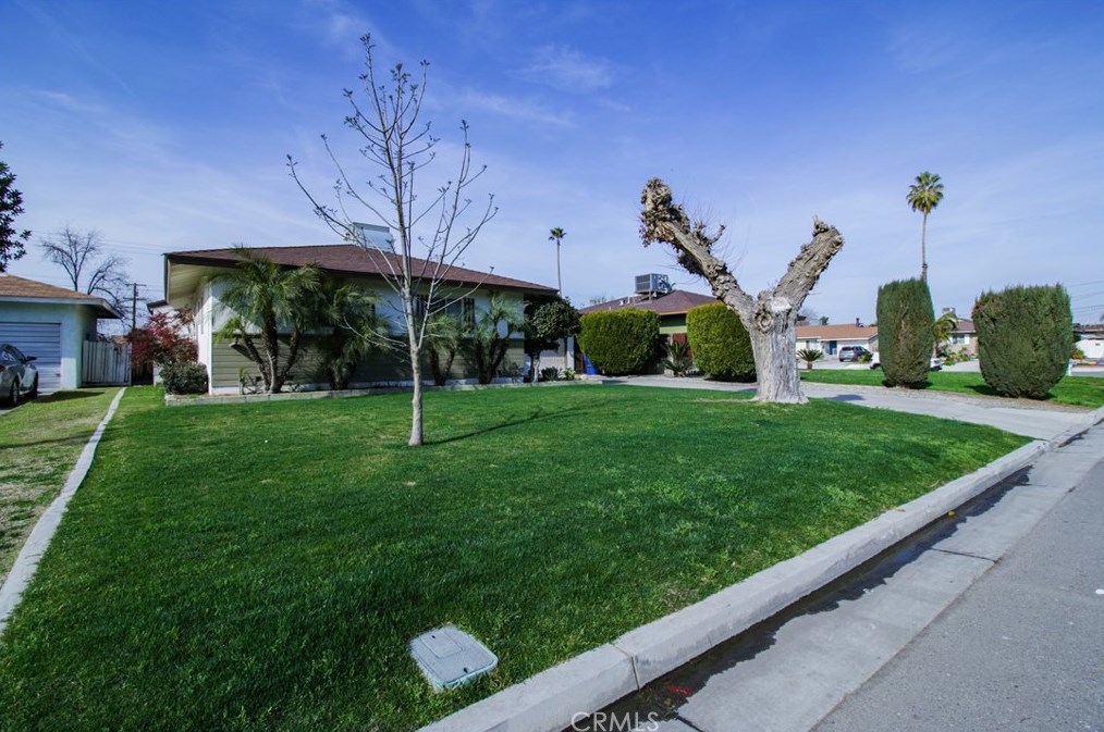 2605 M St, Bakersfield, CA 93301-2345