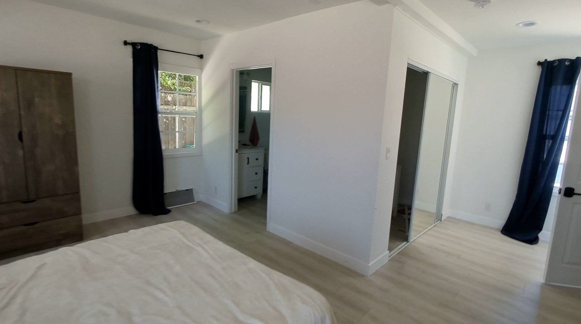 18635 Lanark St, Los Angeles CA  91335-1234 exterior