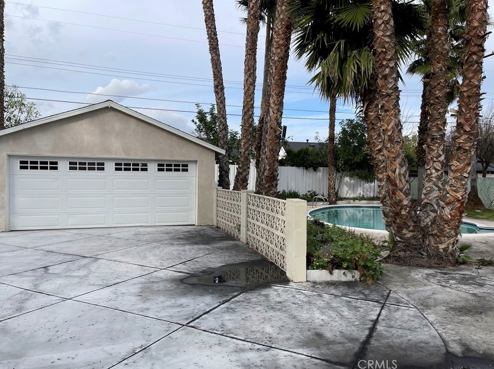 18635 Lanark St, Los Angeles CA  91335-1234 exterior