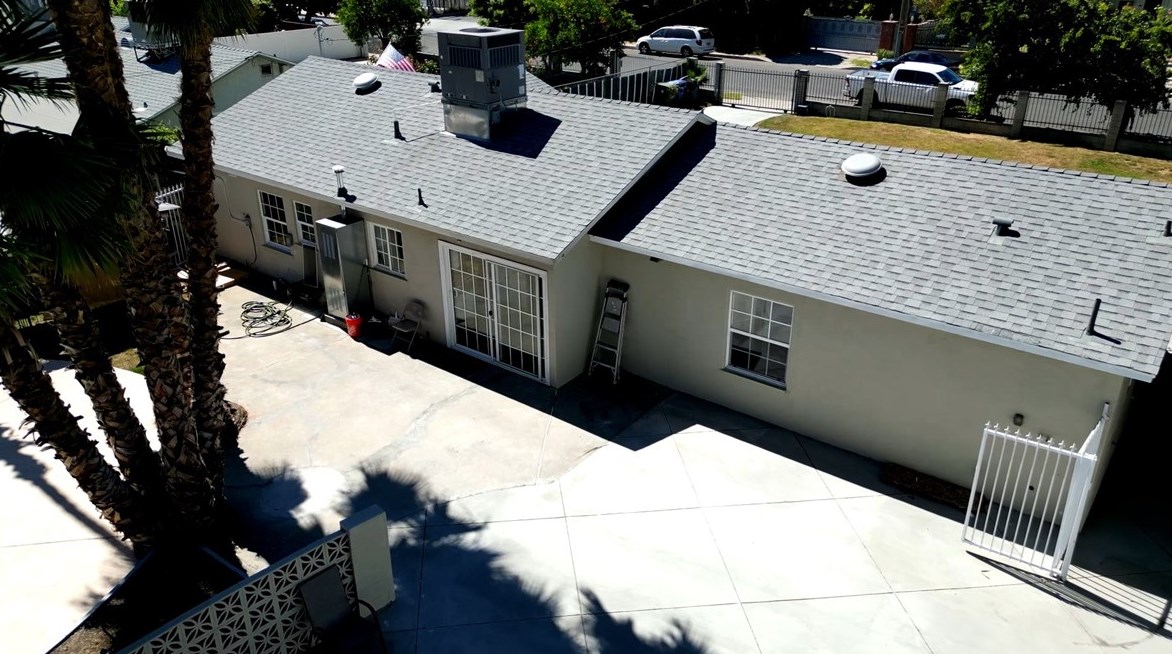 18635 Lanark St, Los Angeles CA  91335-1234 exterior