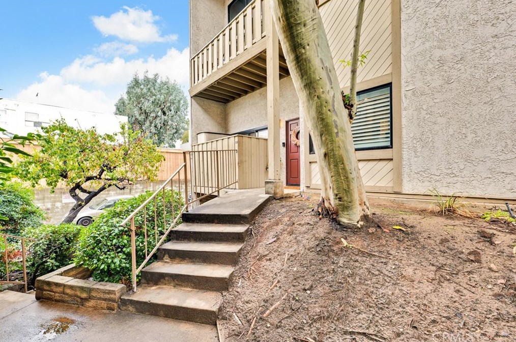 18433 Hatteras St, Los Angeles CA  91356-1955 exterior